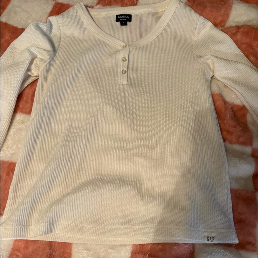 never worn GAP Long Sleeve Henley Shirt